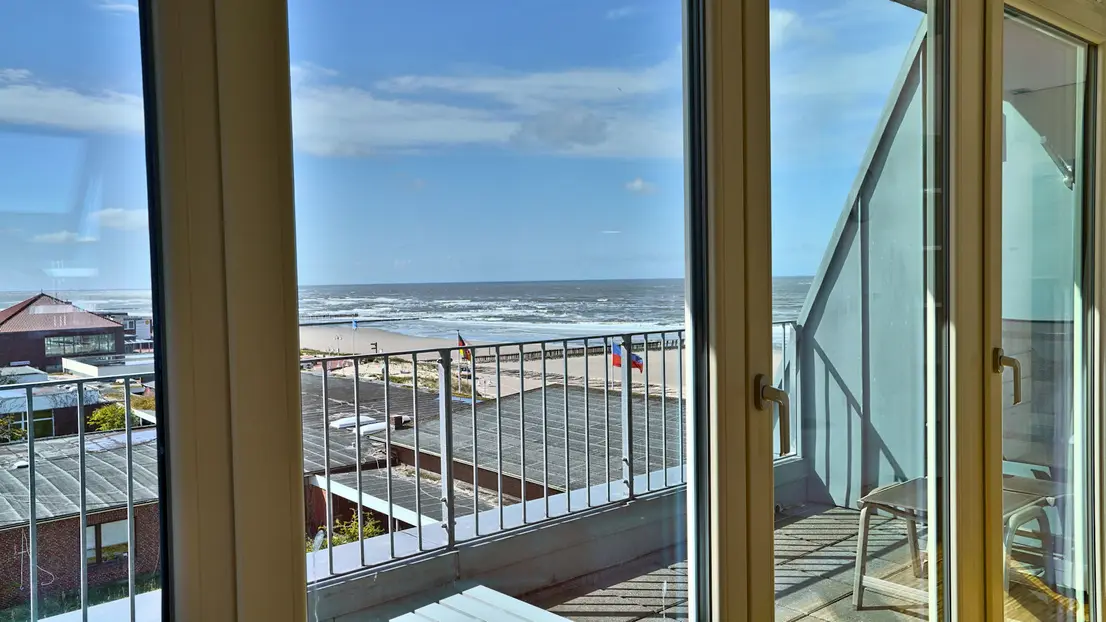 Blick aufs Meer vom Balkon der Luxuswohnung am Meer auf Wangerooge